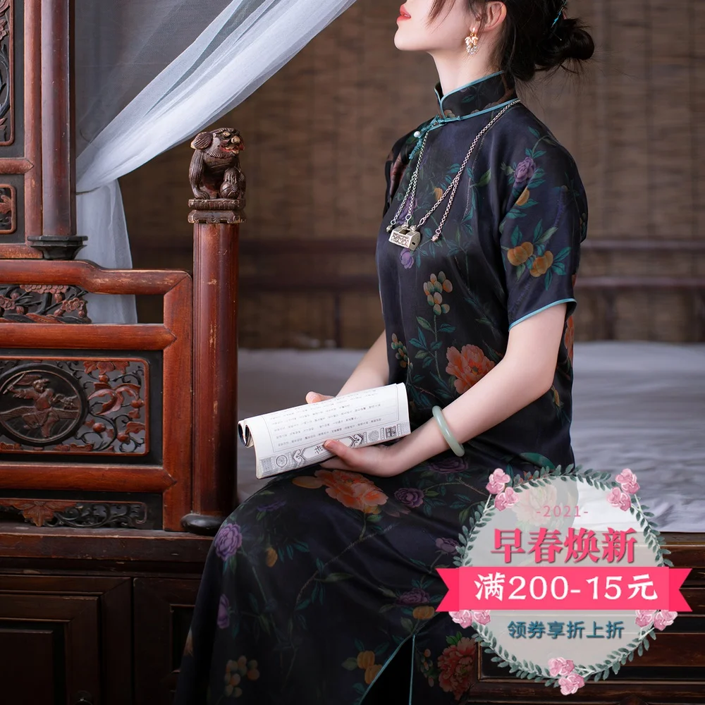

type of silk watered gauze of wind restoring ancient ways is a short-sleeved long cheongsam elegant a chip cutting
