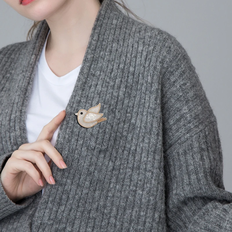 Blucome белые акриловые Счастливые птицы Dove Броши для женщин и мужчин круглые бусины животное ткань аксессуары ошейник для отворота хиджаба булавки значок