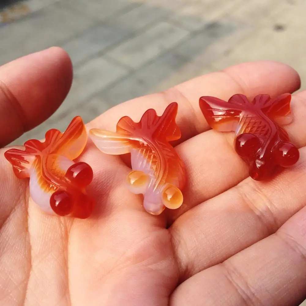 С натуральным красным агатом выгравированный вручную животные маленькие рыбки