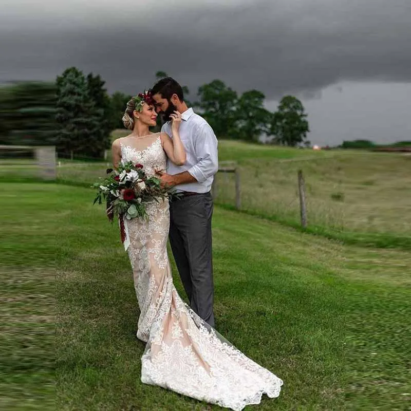 

High Fashion Mermaid Lace Sleeveless Bridal Wedding Gowns Illusion Bateau Neck Appliqued Wedding Dresses for Bride Sweep Train