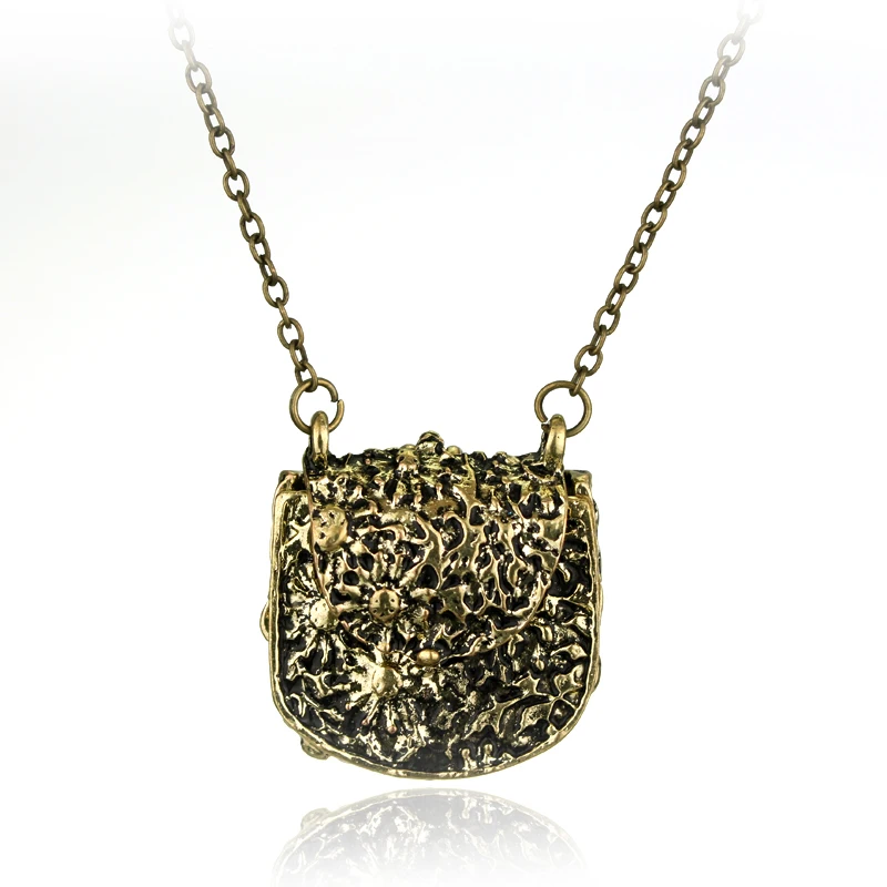 

Choker Necklaces Fashion Vintage Unique Bag Box Shape Carved Locket Pendant Long Chain Necklace