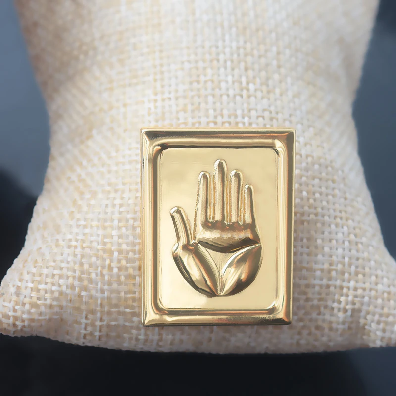 2Pcs Anime JoJos Bizarre Adventure Brooches Pins Kujo Jotaro Hats Badgeds Golden Badge Pin Brooch Lapel Clothing Accessories - купить по