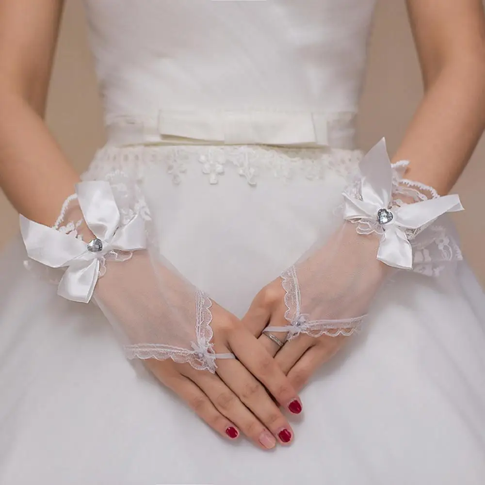 

2019 Hot Sale Exquisite Short Fashion White Bridal Gloves with Beading Lace Fingerless Steering-Wheel Bridal Wedding Gloves