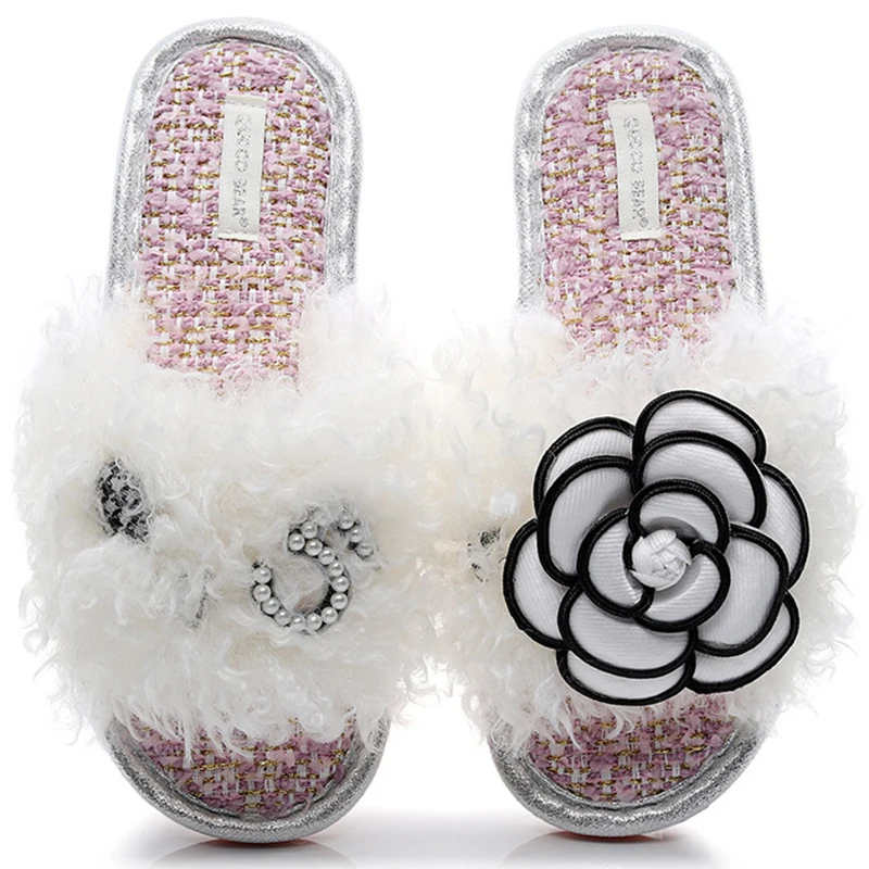 

Winter Women Home Camellia Flower Lamb Fur Slippers Letter Pendant Flip Flops Ladies Black/White Fur Slides Female Shoes hy267
