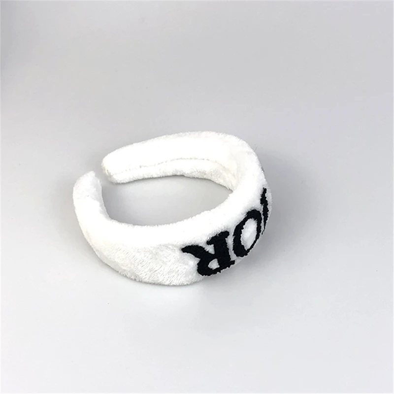 Женская повязка на голову с вышивкой в виде букв |