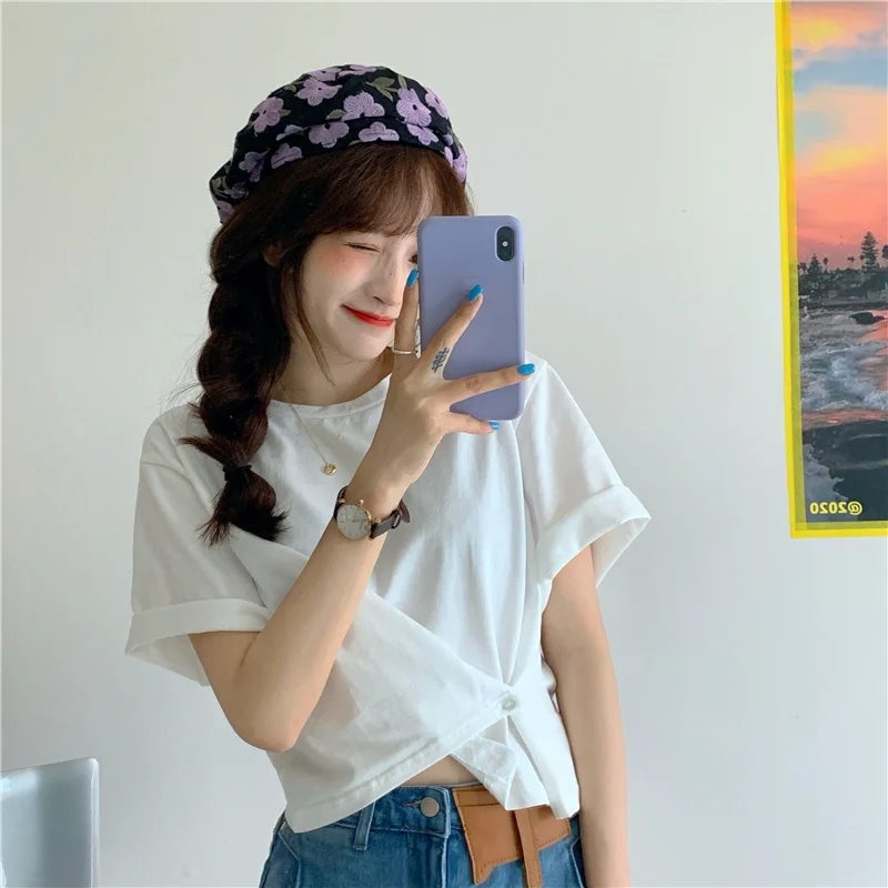 Женская футболка на пуговицах необычная короткая с коротким рукавом и высокой