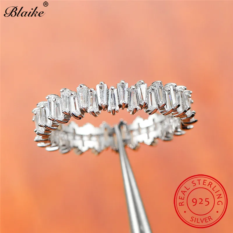 Минималистский нерегулярные прямоугольник с украшением в виде кристаллов