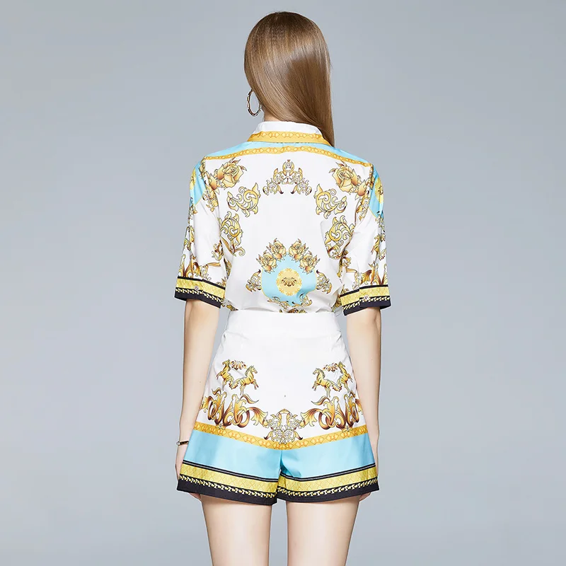 Conjunto de 2 piezas formado por Top y pantalón corto, manga corta, cuello vuelto, con bolsillos, para mujer