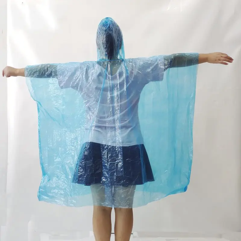 Портативное пластиковое одноразовое пончо на открытом воздухе аварийное