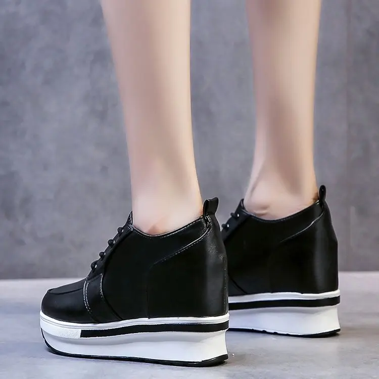 

Женские кожаные туфли на платформе со шнуровкой, спортивные модные туфли на среднем каблуке, повседневная обувь для студентов