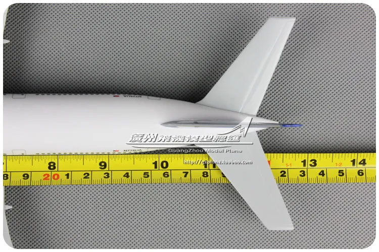 32 см США Airline 1:200 весы Пластик сборки Американский авиакомпаний United B777-200 N775UA