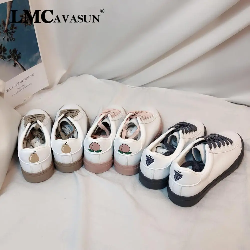 Женские кроссовки на шнуровке LMCAVASUN серебристые Яркие Кожаные с блестками