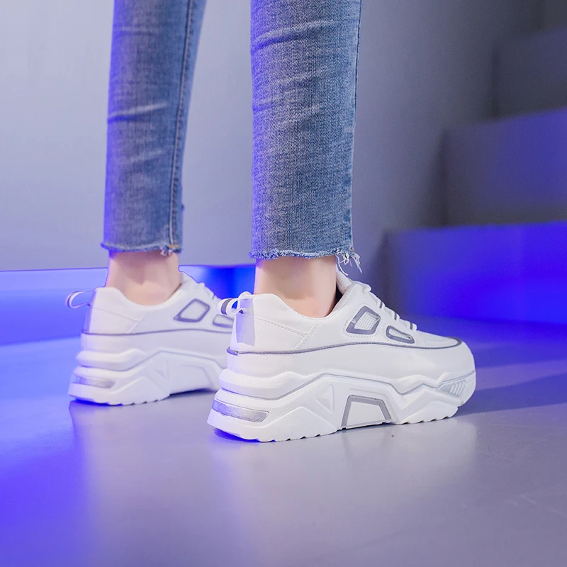 Женские кроссовки дышащая сетчатая обувь на платформе с ночным освещением