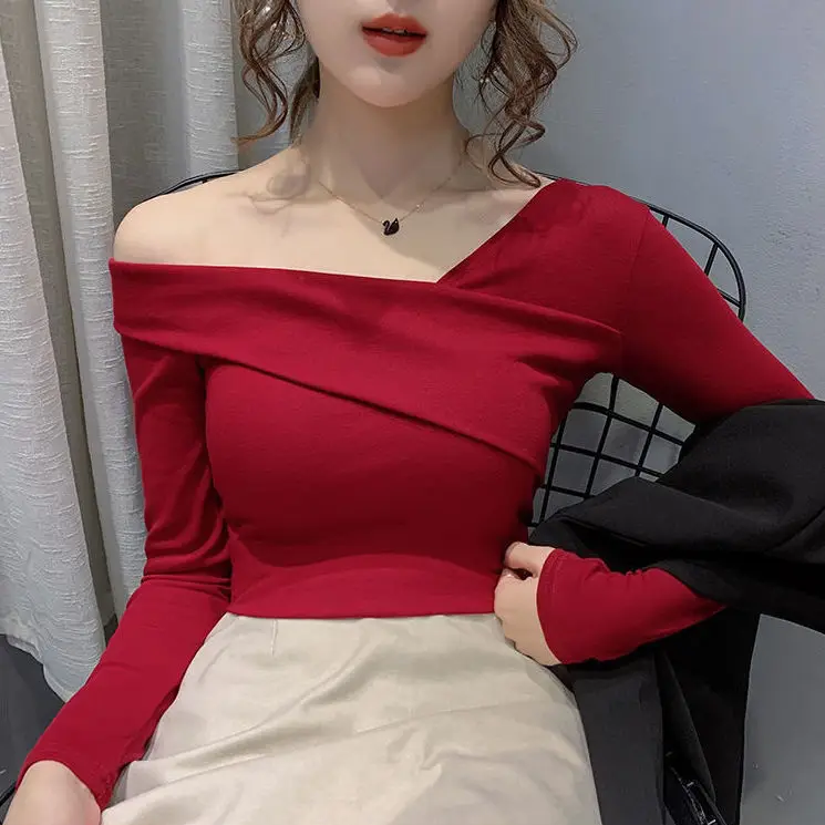 

Женская футболка, пуловер, асимметричный пикантный топ с косым воротником и открытыми плечами и длинными рукавами, облегающие топы, оптовая продажа осенней красной одежды