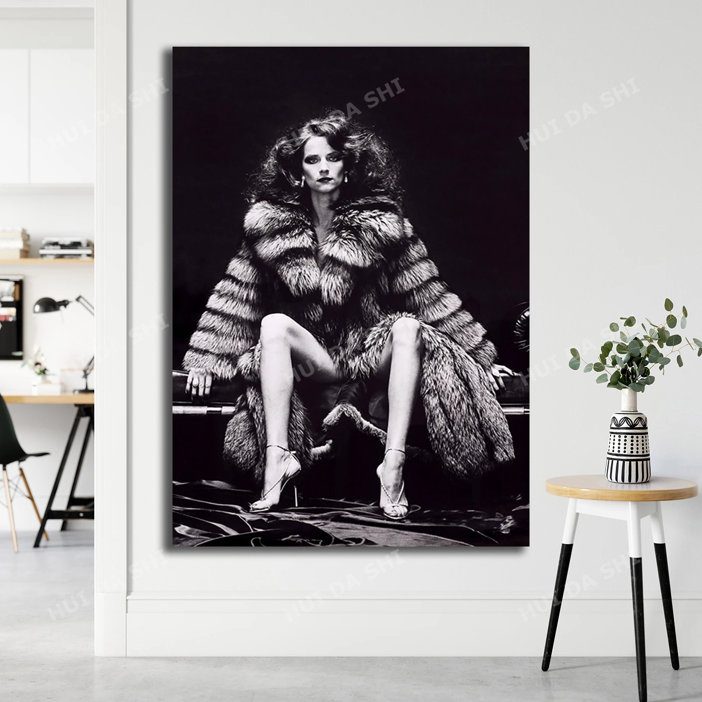 

Винтажное искусство, переделка «Шарлотта раплая», Хельмут Ньютон в классическом стиле, без рамки