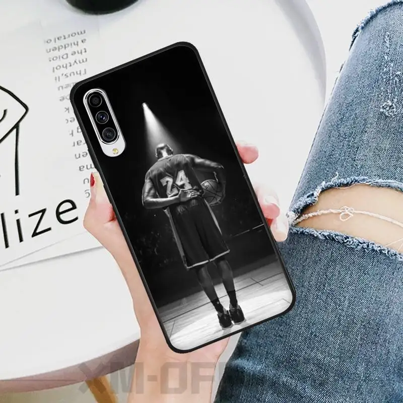 Мягкий черный чехол для телефона с изображением баскетбольного игрока Коби