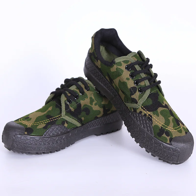 

2019 new shoes to help low round site for training field mountaineering wear rubber canvas shoes men