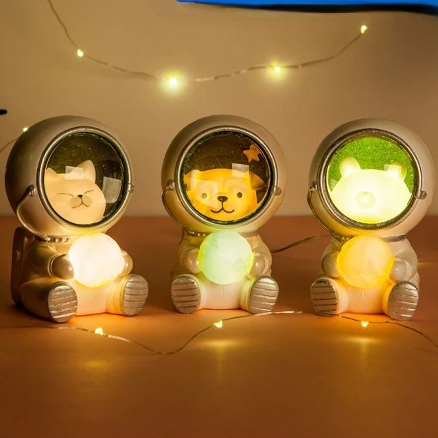 

Christmas Decorations, 8.5cm Galaxy Guardian Astronaut Animal, Cute Pet Resin Night Light, Children’s Gifts, Home Furnishings,