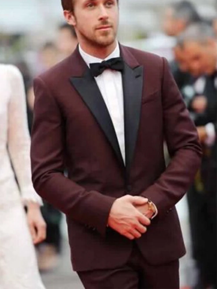 Темно-бордовый смокинг мужской классический свадебный костюм темно-бордового