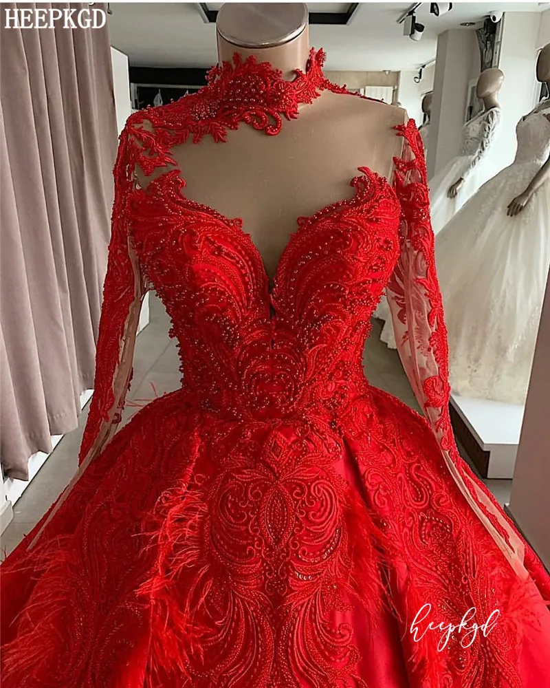 

Dubai Red Long Sleeves Feather Evening Dress Luxury Beaded Appliques High Neck See Through Satin Long Formal Dresses Customize