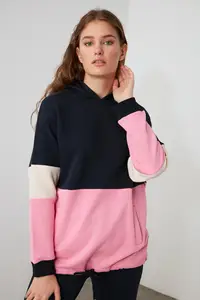 Трикотажный Свитшот оверсайз с капюшоном и цветными вставками TWOAW21SW0103