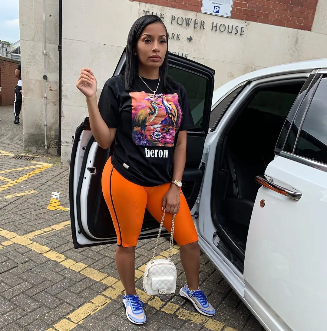 2019 Женский Летний новый костюм из двух предметов: черная футболка с принтом