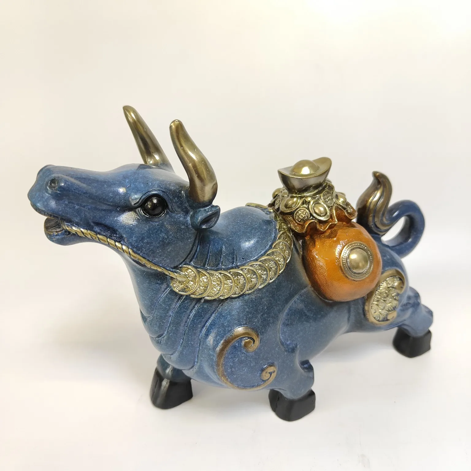 

Exquisite Money Cow Office Desk Decoration