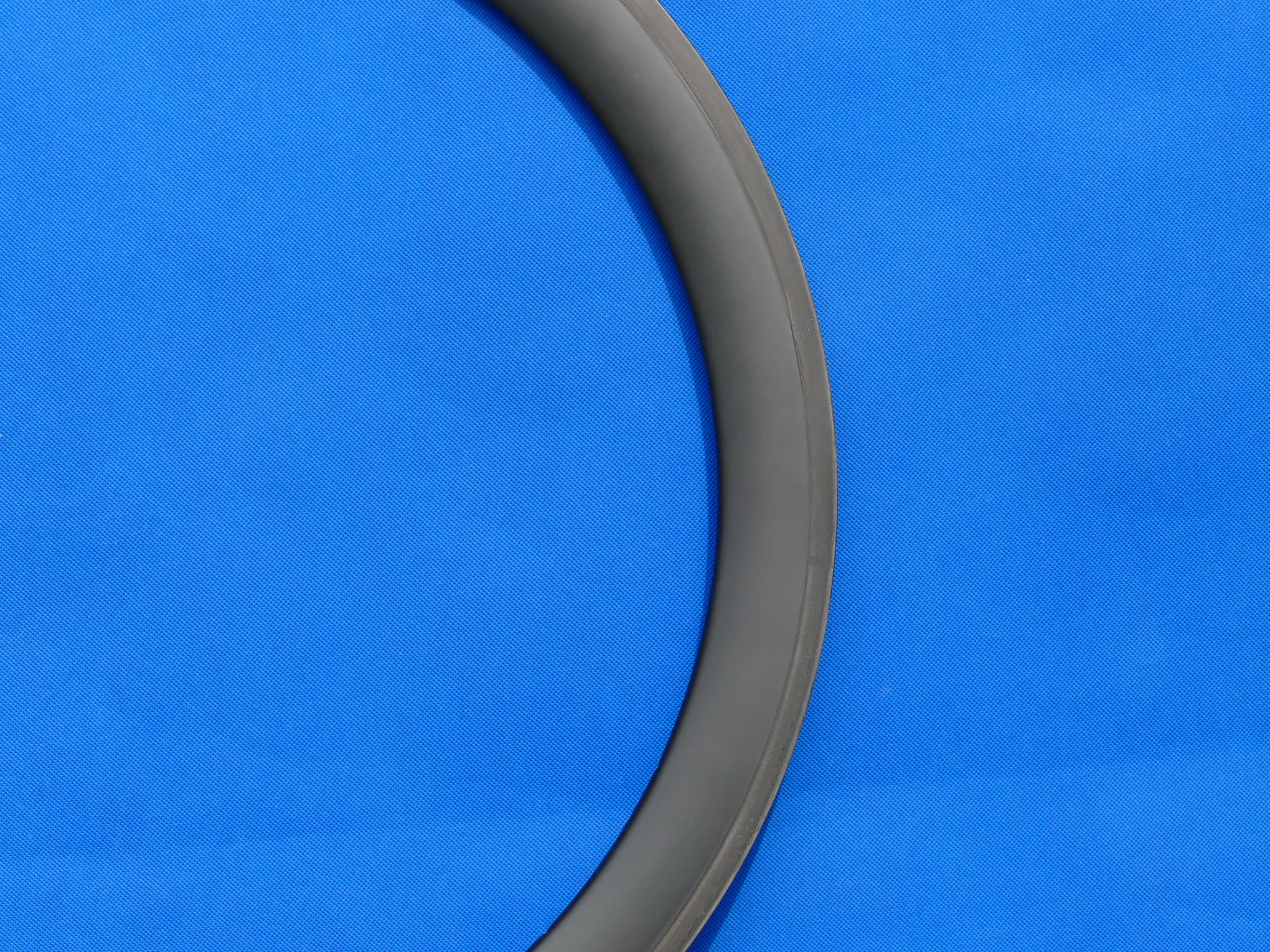 В комплект входит 1 пара ободов полностью карбоновые колеса для дорожного