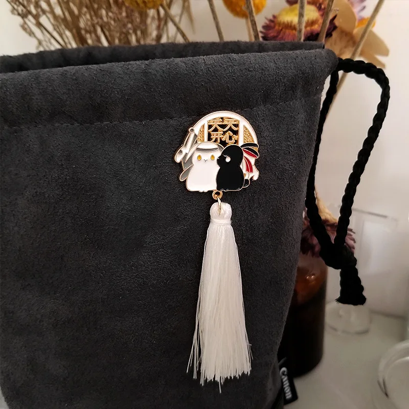 

The Untamed Enamel Pin Black White Rabbits Tassel Brooch Bag Clothes Lapel Pin Badge BL TV Cartoon Animal Jewelry Gift for BF