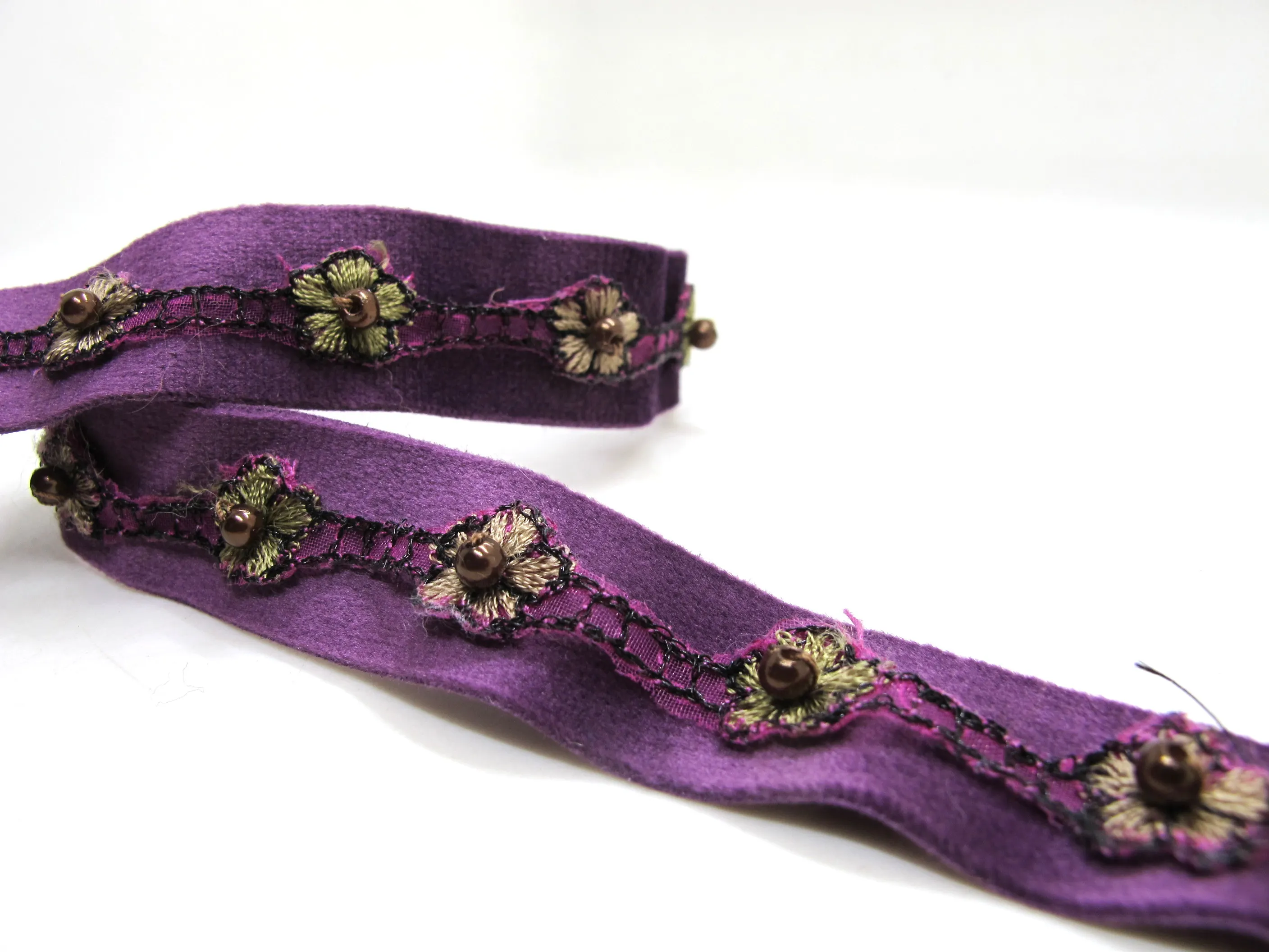 Цветочная отделка из бусин 20 мм на бархатной ленте|Тесьма| |