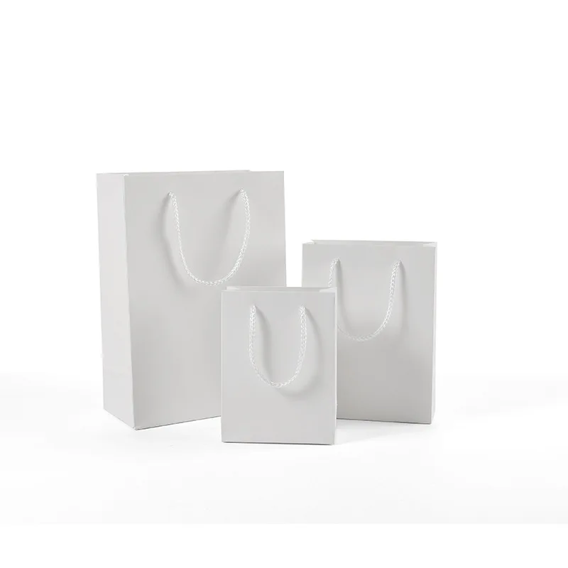 Высококачественные белые подарочные пакеты с ручками пригодные для вторичной