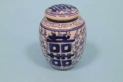 

Chinese old porcelain Blue and White Double happiness Receiving Tank Cover can