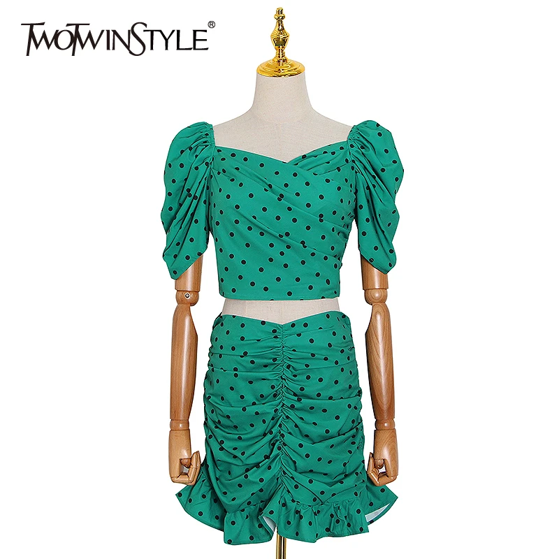 Комплект из двух предметов TWOTWINSTYLE блузка в горошек с рюшами и квадратным