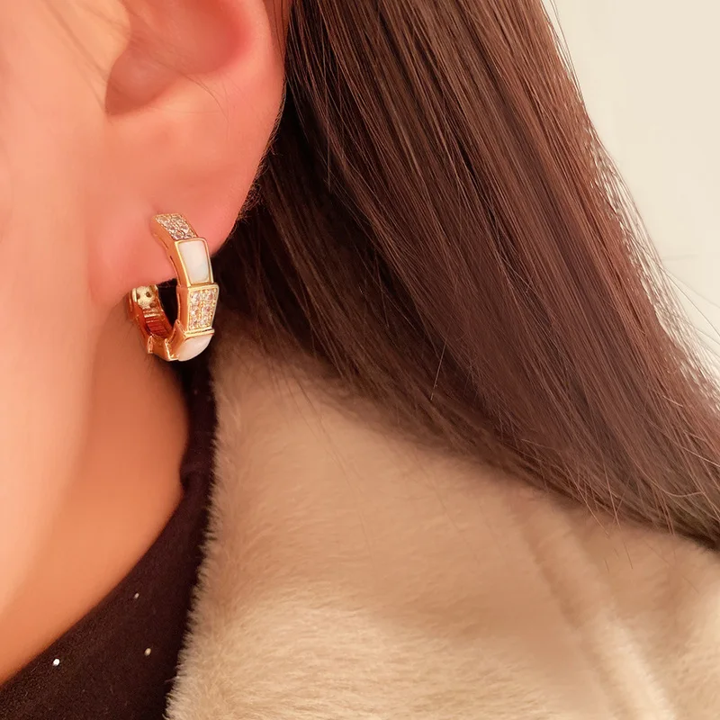 

Luxury snake bone shell female earrings ear ring S925 needle stud fashion jewelry eardrop earring fashion accessories women