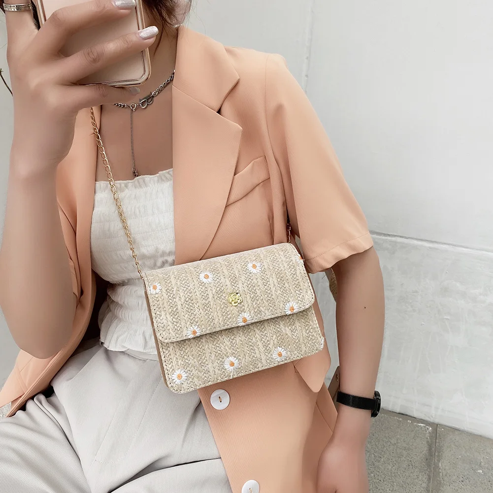 

Fashion Women Woven Lace Stitching Daisy Embroidery Shoulder Crossbody Messenger Bag Casual Ladies Summer Vacation Small Handbag