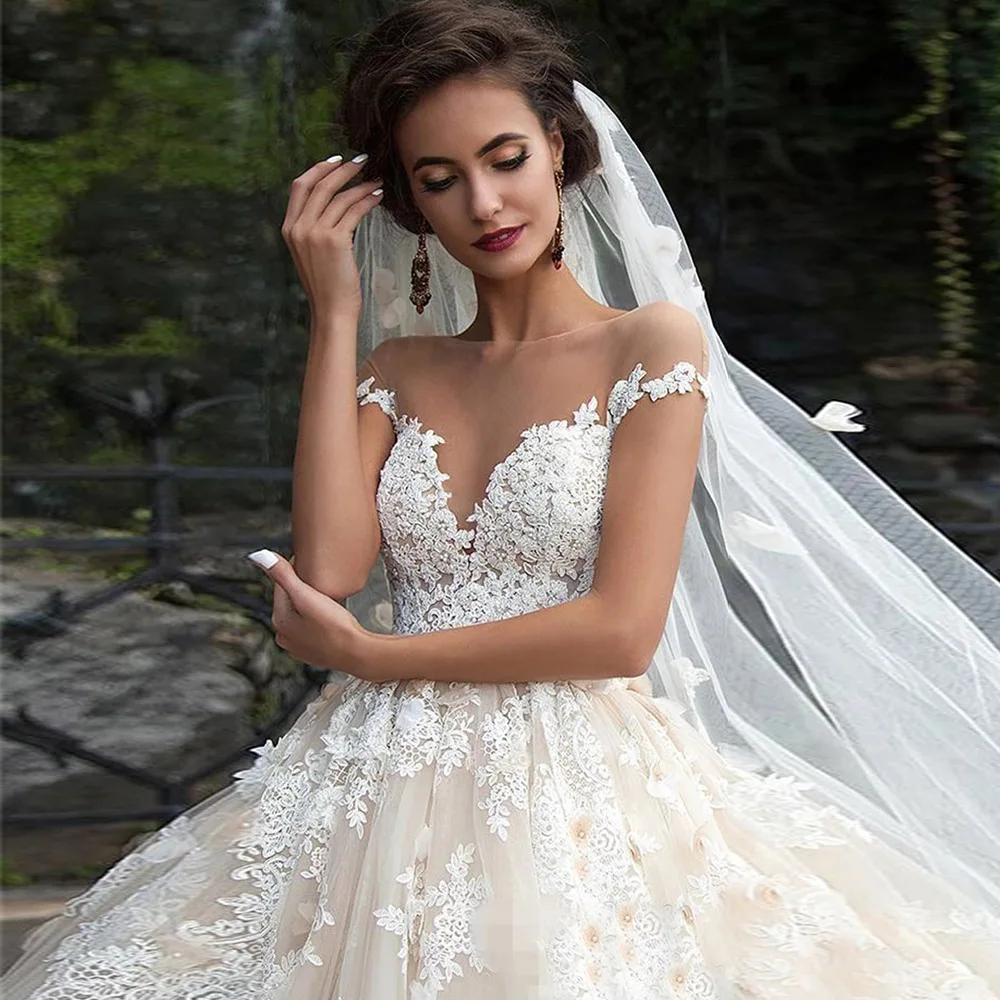 

Illusion Boat Neck Short Sleeves A-line Floral Appliques Plus Size Chapel Train Bridal Gowns Champagne Retro Zuhair Murad Lace