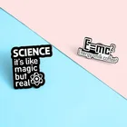 Креативная забавная эмалированная брошь в виде молекулы молочного кофе с формулой химической массы