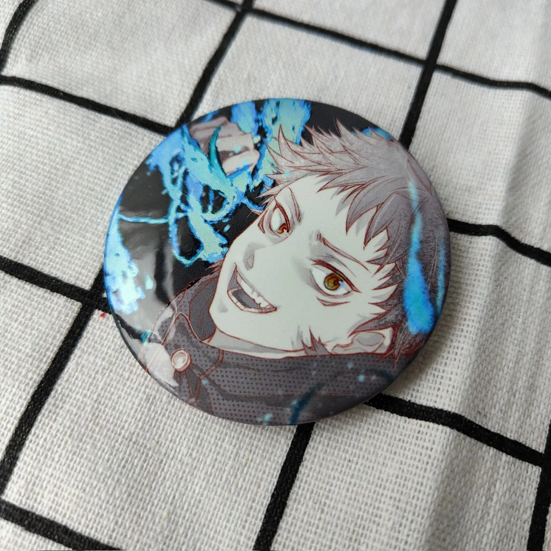 

Anime Jujutsu Kaisen Itadori Yuji Cute Stand Model Plate Badge Brooch Pin Cosplay Creative Acrylic Desktop Toys Xmas Gifts