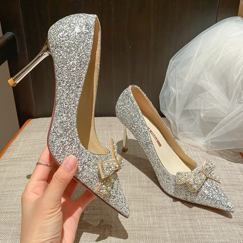 

HKXN остроносые женские туфли на высоком каблуке-шпильке 2022 осенние французские свадебные туфли с блестками и бантом жемчужные высокие туфли...