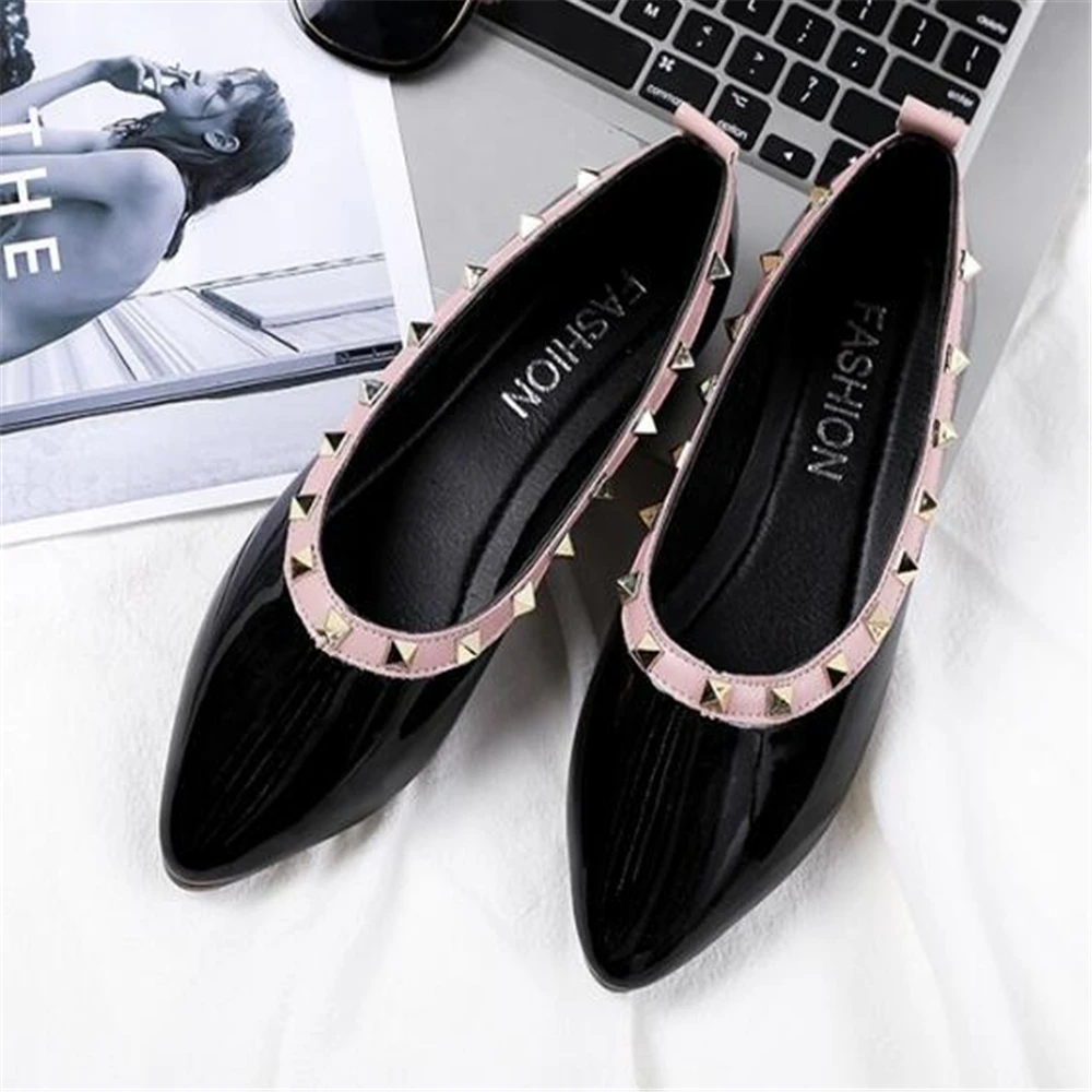 Женская обувь на плоской подошве с заклепками и острым носком пикантные женские
