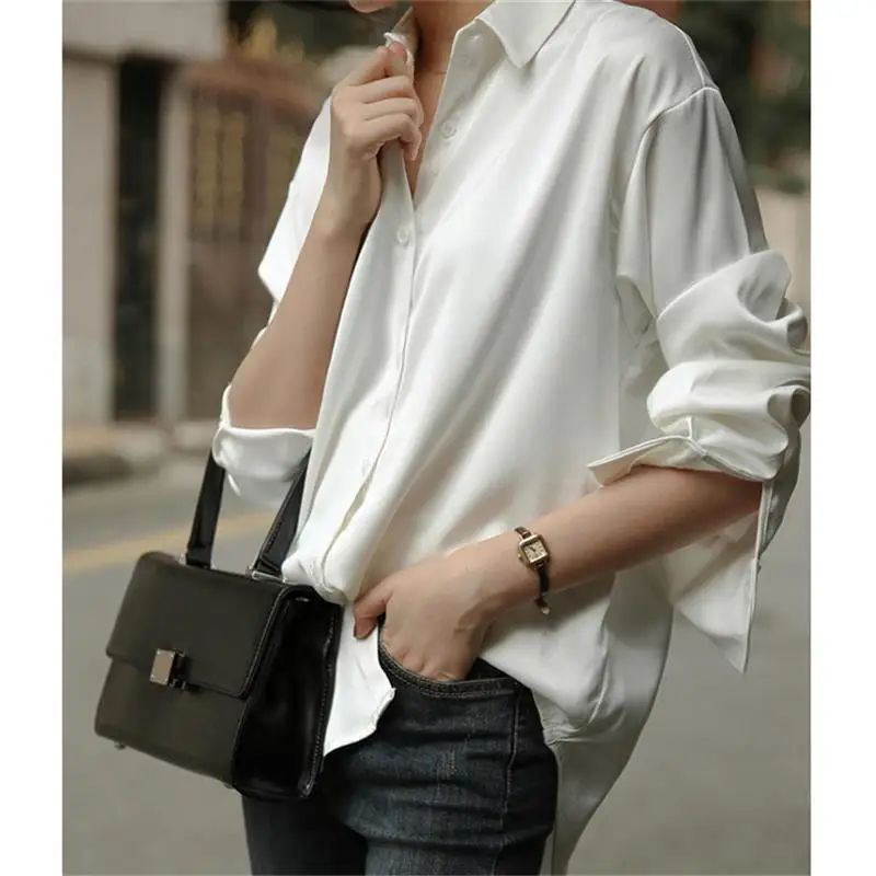 

Женская атласная блузка на пуговицах, рубашка с V-образным вырезом и длинным рукавом, блузка из искусственного шелка, стильная футболка на п...