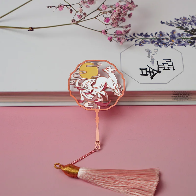 Изысканный мифический китайский с девятью хвостами лиса креативная