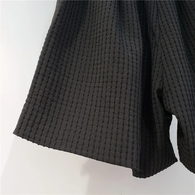 

2021 Summer Female Exquisite Rhinestone Black High Waist Ruffles Pocket Shorts Women Fashionable Knee Length Casual Short Pants