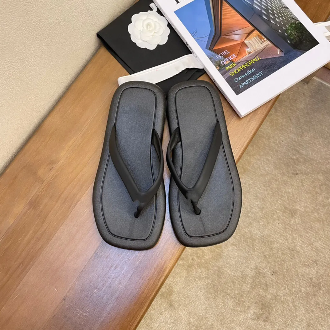 

Prowow Slippers female Korean version thick soled flip-flops home indoor and outdoor wear fashion flip-flops versatile beach