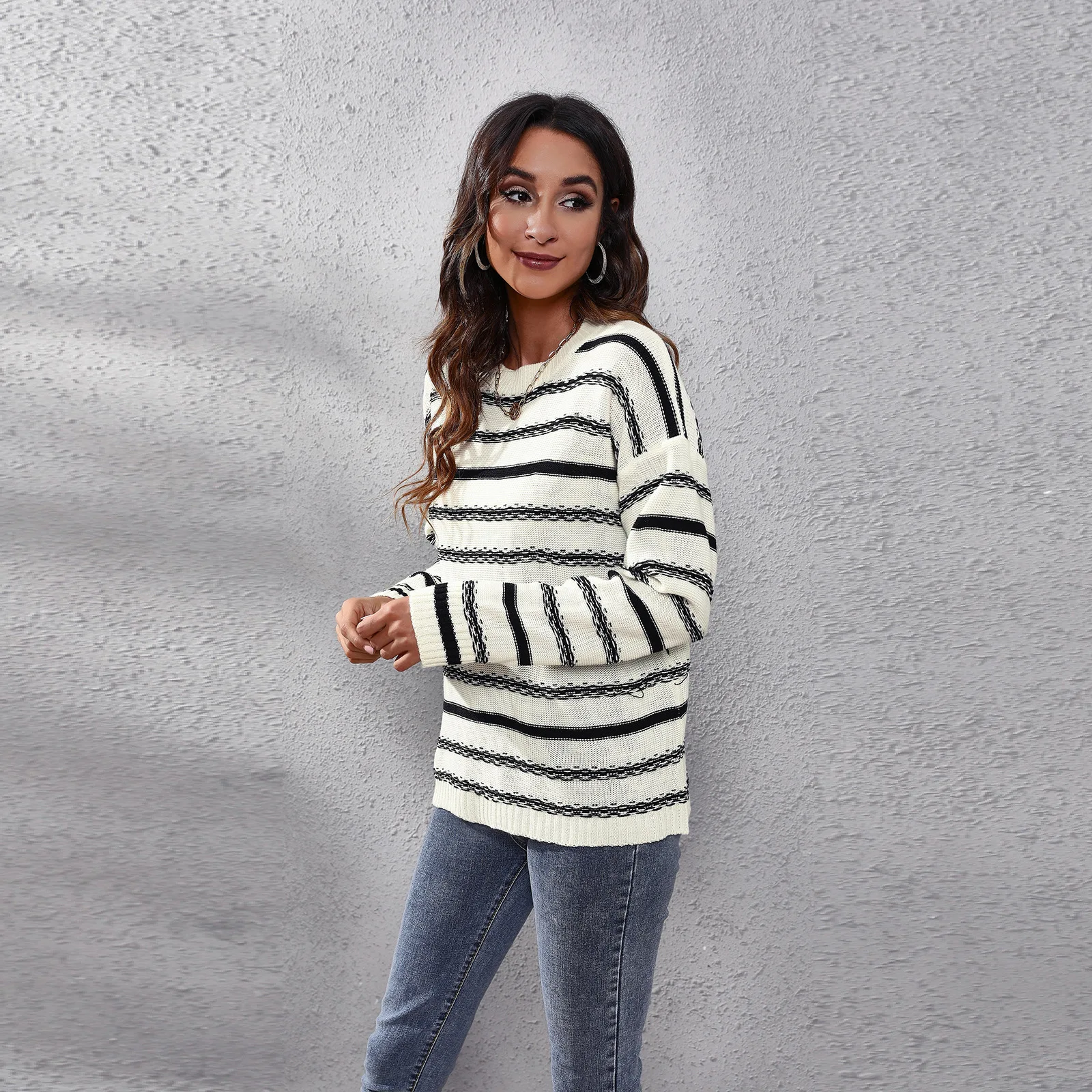 Женский вязаный свитер в полоску элегантный пуловер стиле пэчворк с круглым