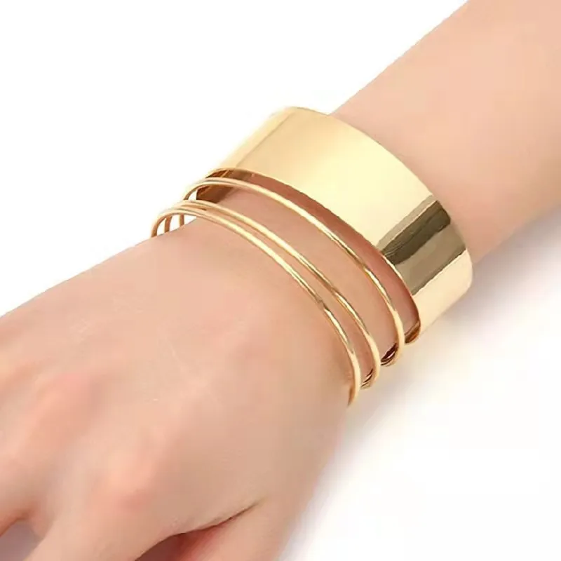 

Brazalete de hueco en europa y américa la exagerada personalidad simple y generoso brazalete de metal