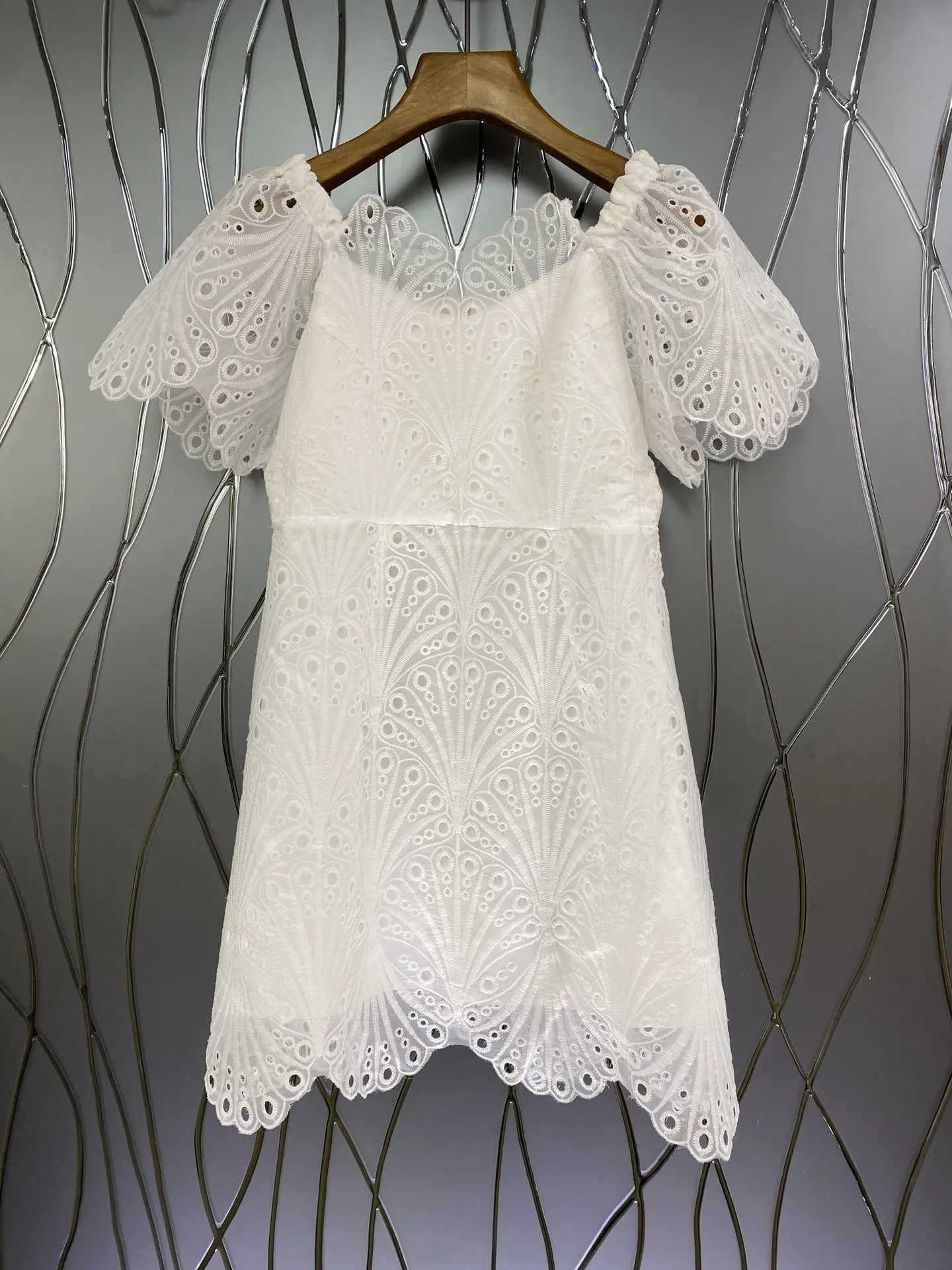 

Heavy embroidery hubble-bubble sleeve bitter fleabane bitter fleabane summer 2021 first love white bud silk dress is female