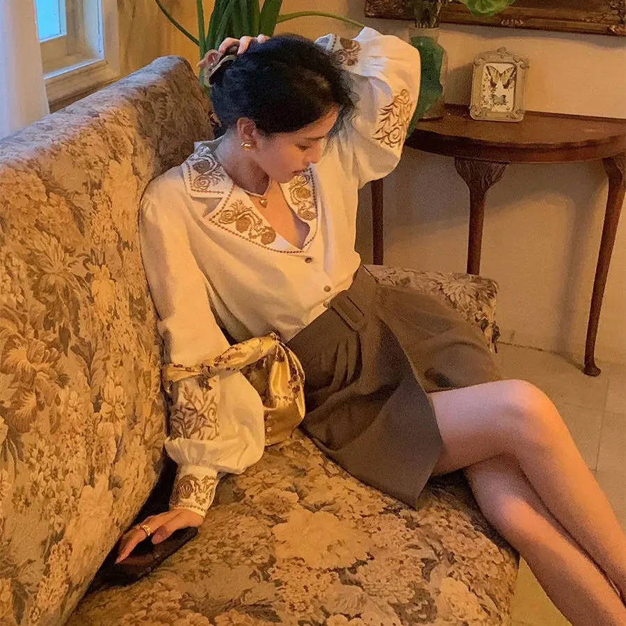 

2021 spring new Sleeve embroidered shirt blouse heavy industry embroidered shirt French retro Lantern