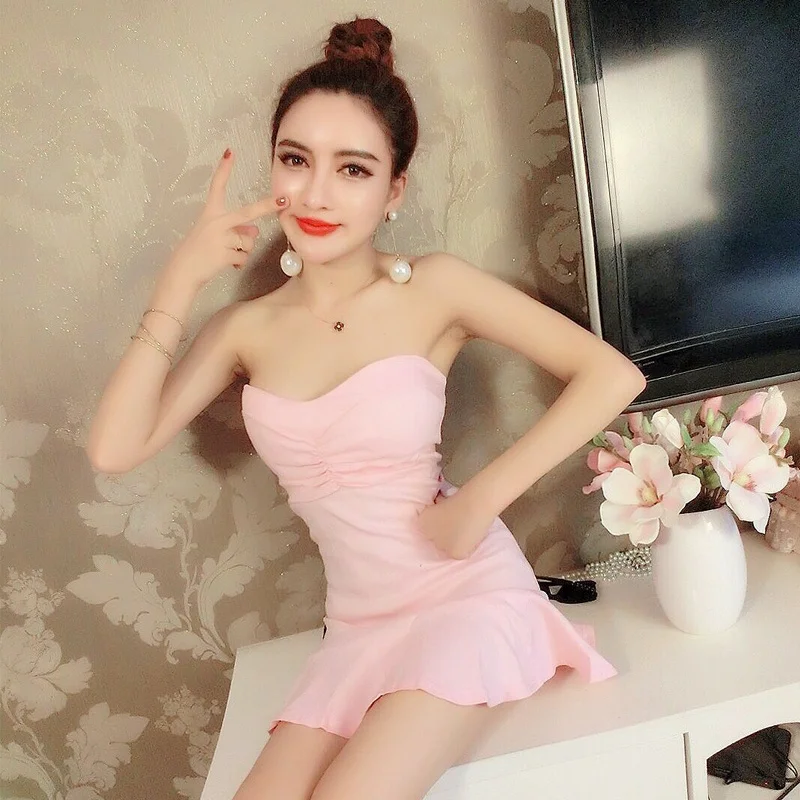 

Женское вечернее платье средней длины, с длинным рукавом