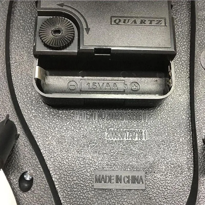 

Melting Clock, Block-Type Twisted Clock,Melted Clock for Decorative Home Office Shelf Desk Table Funny Creative Gift